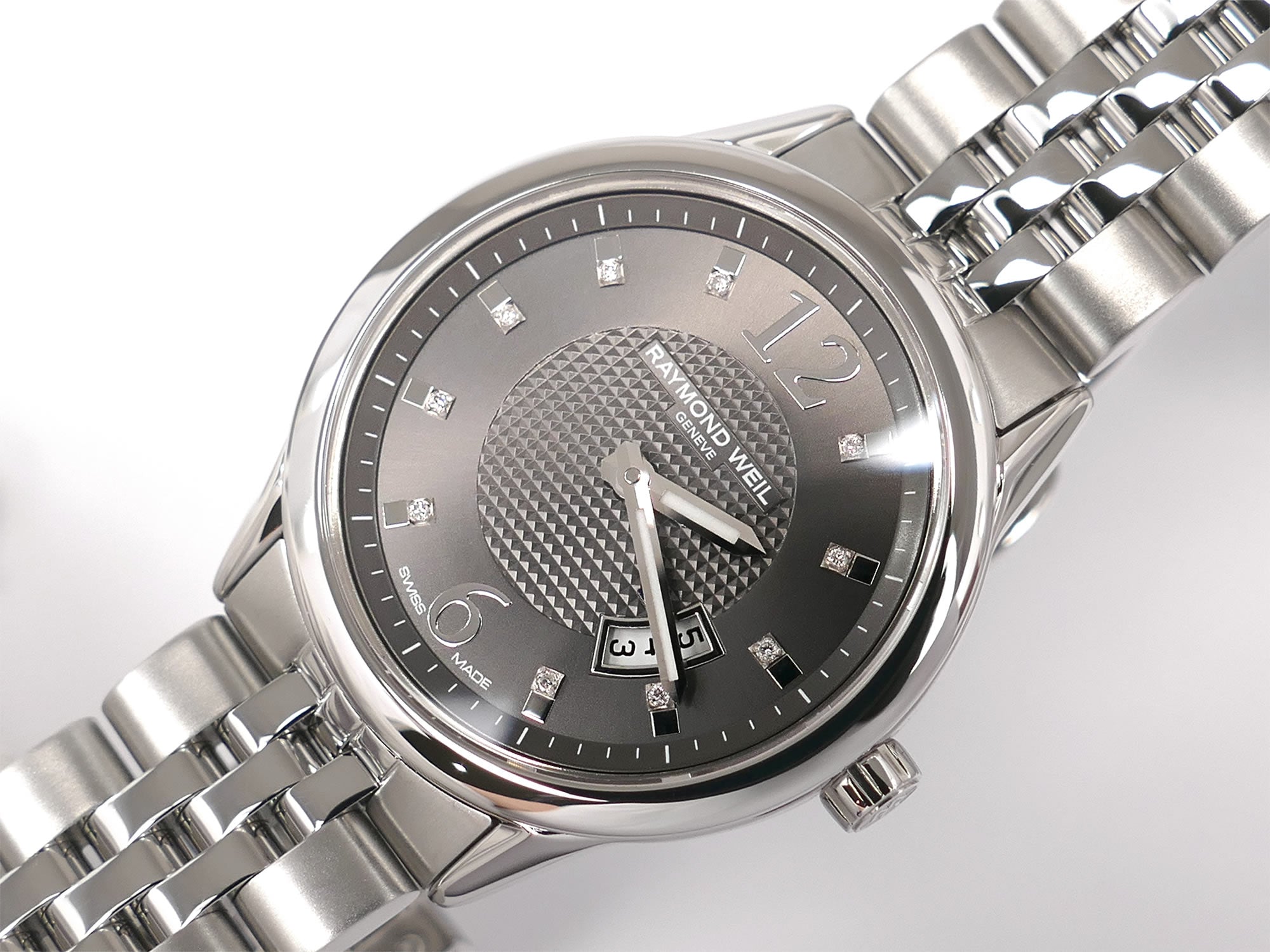 Raymond Weil Freelancer 5670 guilloche and sunburst dial