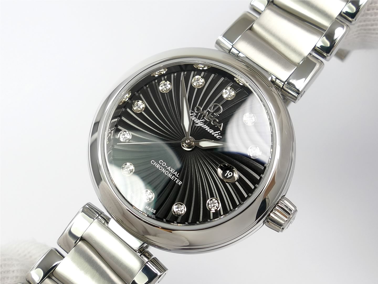 Omega De Ville Ladymatic Black Co-Axial Chronometer 425.30.34.20.51.001 swirl pattern dial