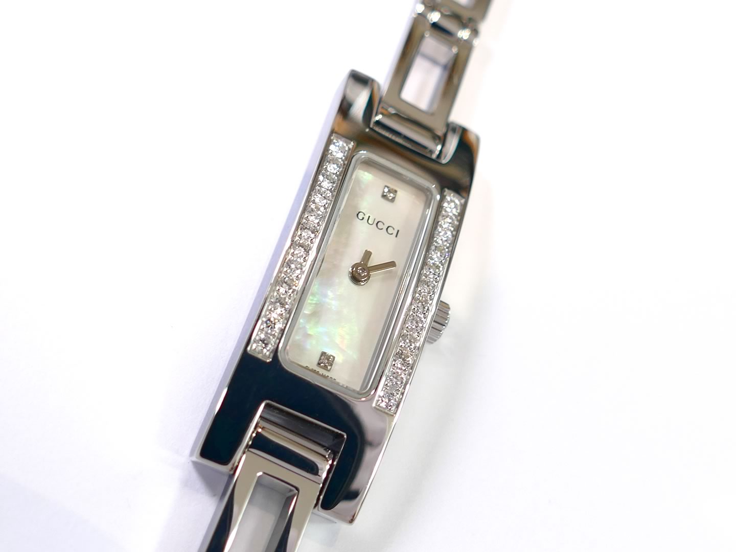 Gucci 3900L White Iridescent Mother of Pearl Dial