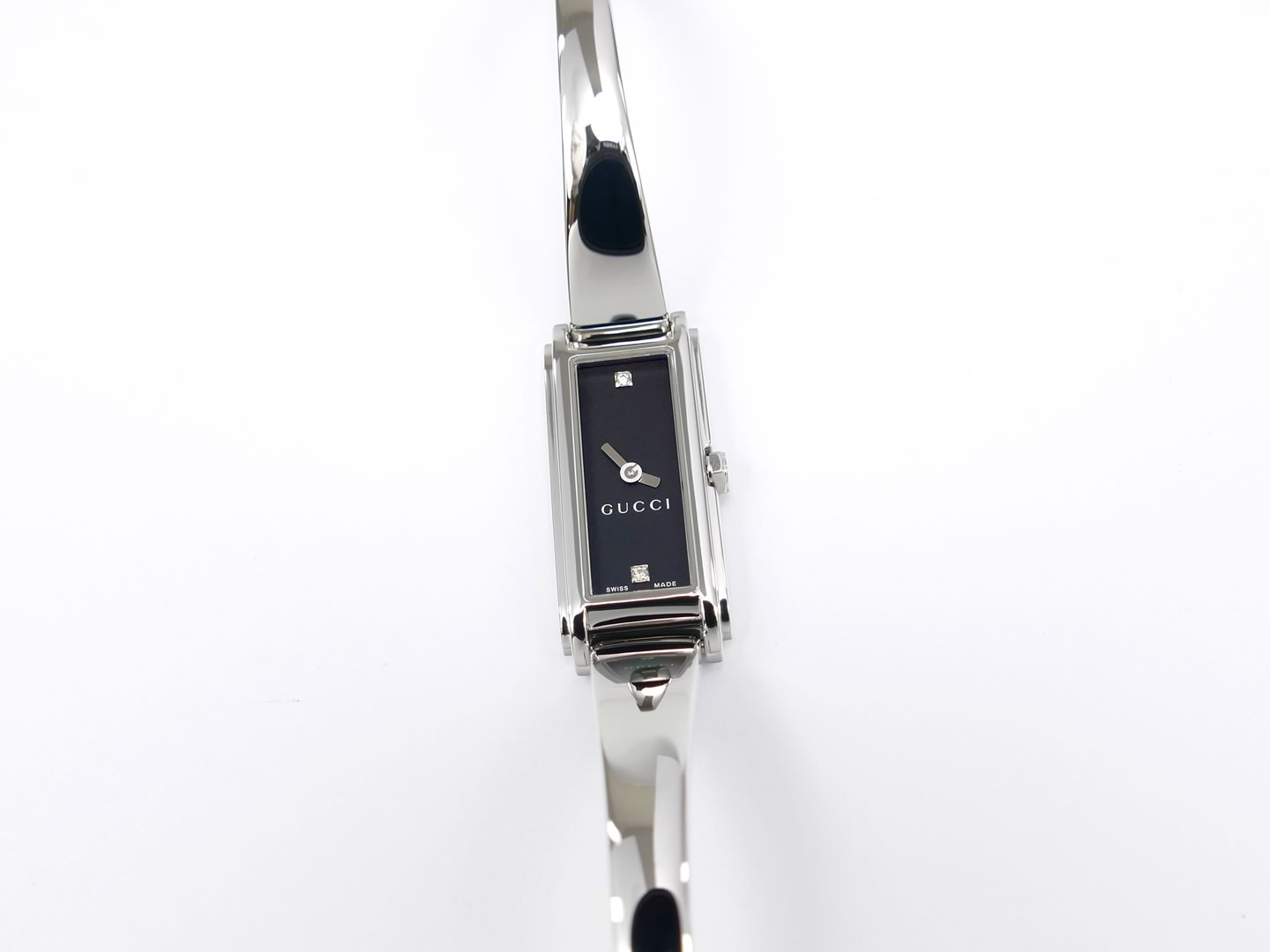 Gucci G-Line 109 Black 2 Diamond Dial YA109518 Bangle