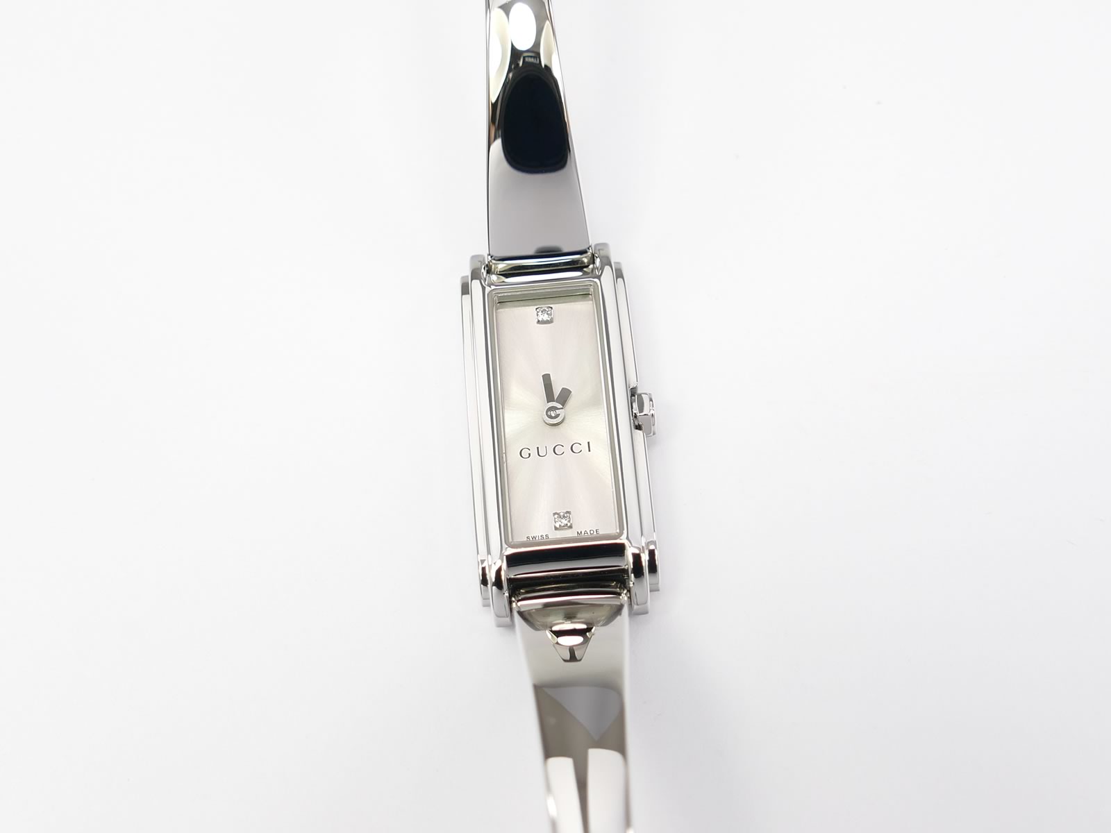 Gucci G-Line 109 Sunburst Silver 2 Diamond Dial YA109519