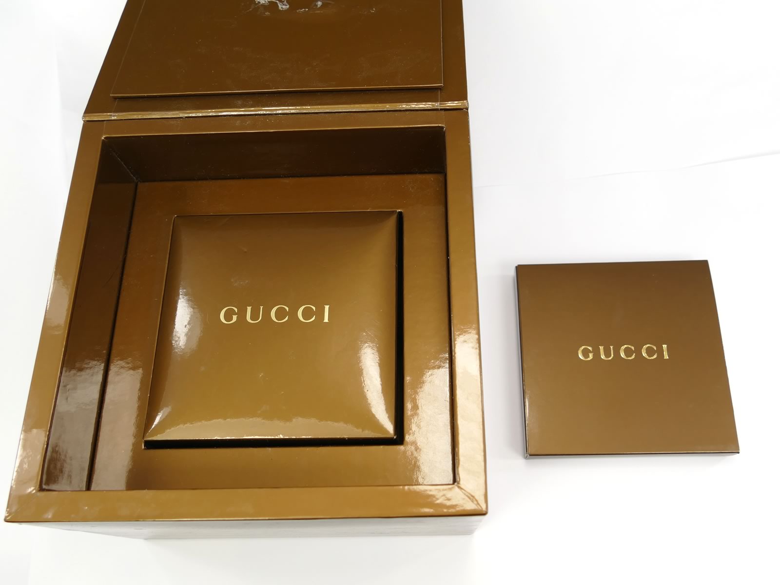 Gucci Twirl box and papers