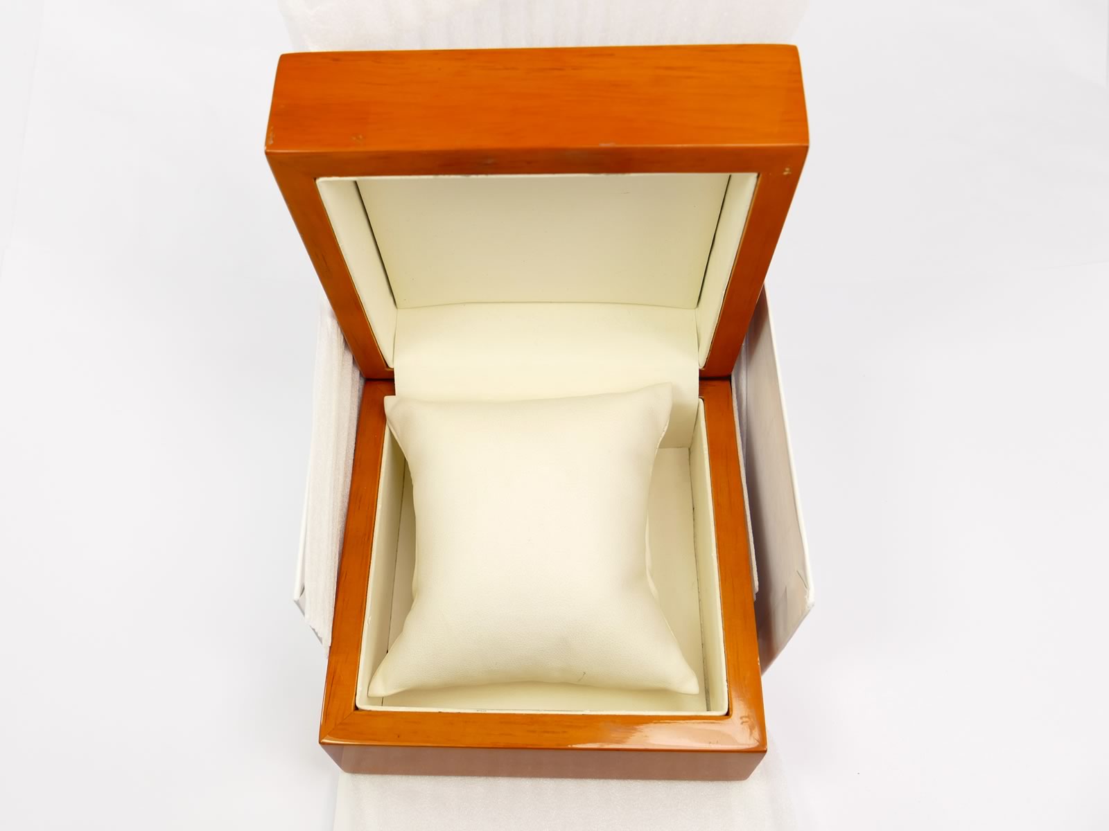 Plain wood veneer box