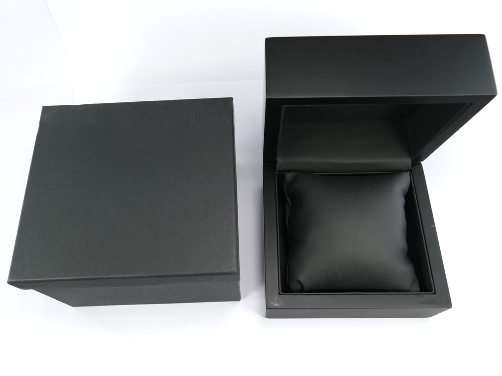 Plain watch box and certificate of authenticity