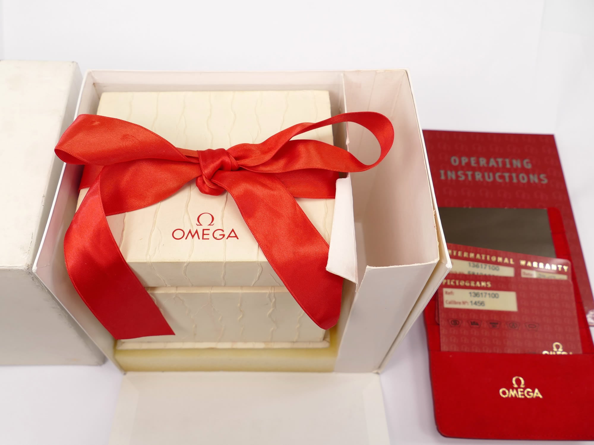 Omega Constellation 1361.71.00 box & papers