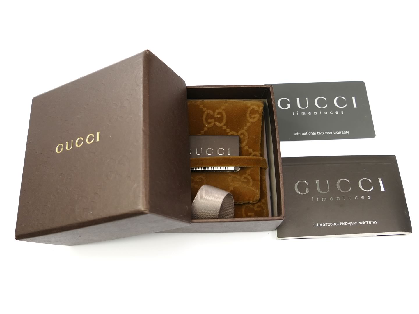 Gucci 1500 L Pink Mother of Pearl Dial box and papers
