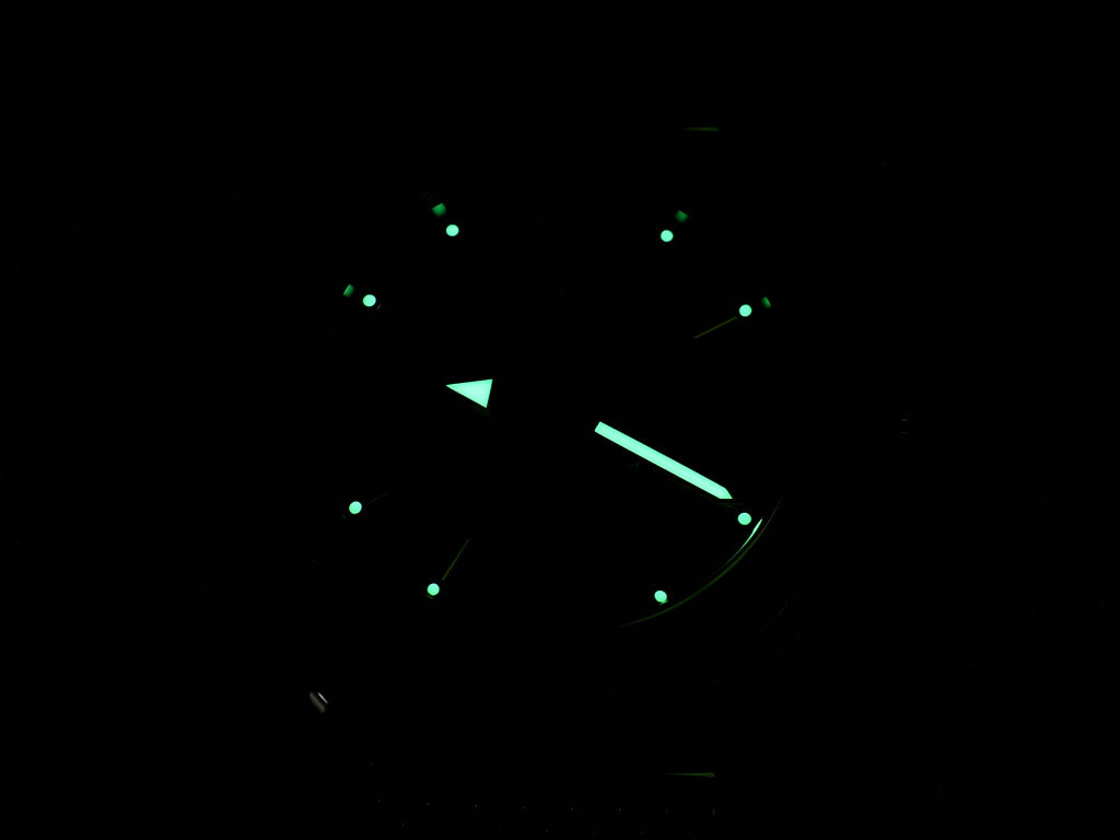 Breitling Superocean Héritage 46 A17320 night time luminosity