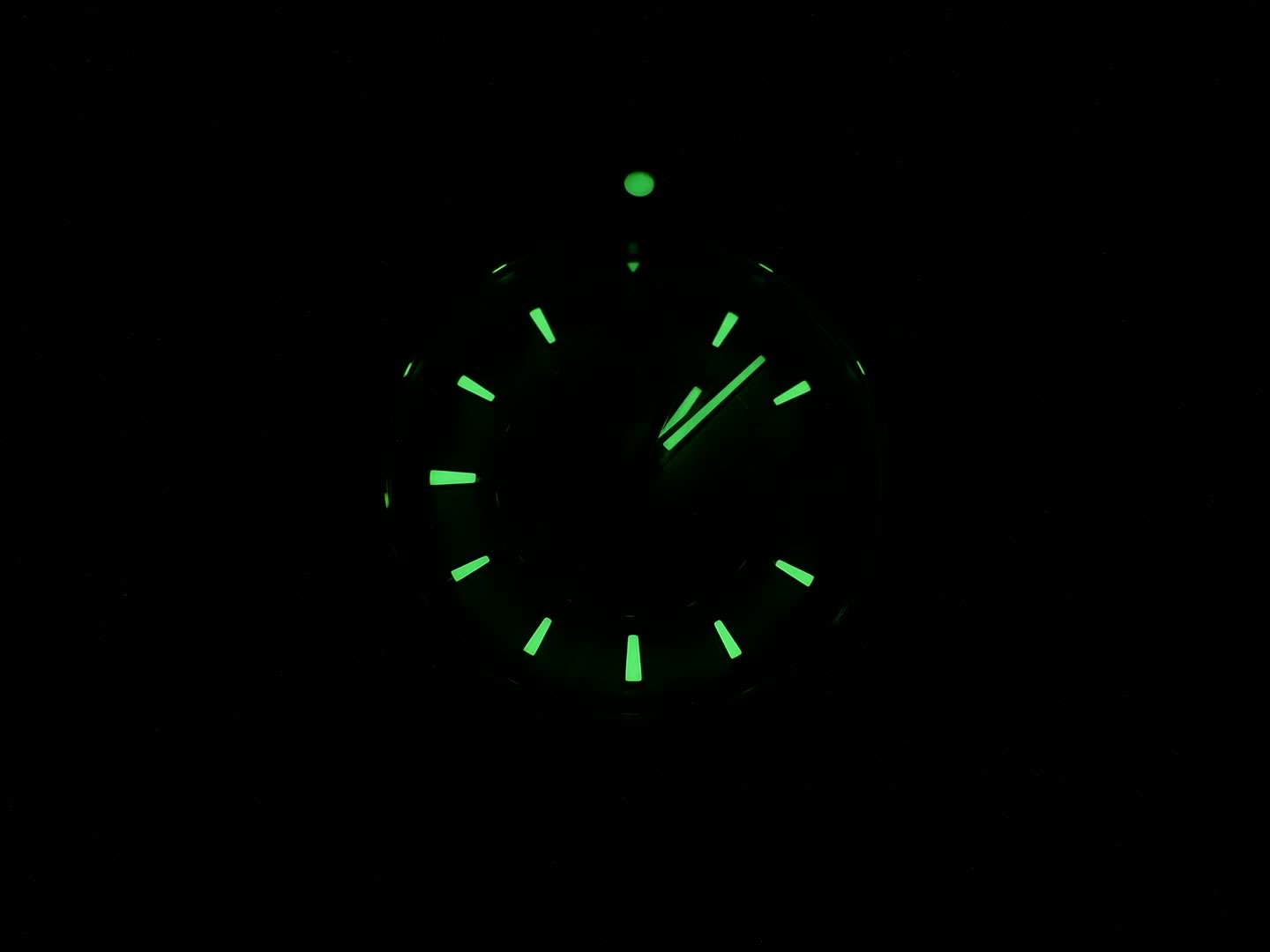 TAG Heuer Aquaracer Silver WAF1112.BA0801 night time luminosity