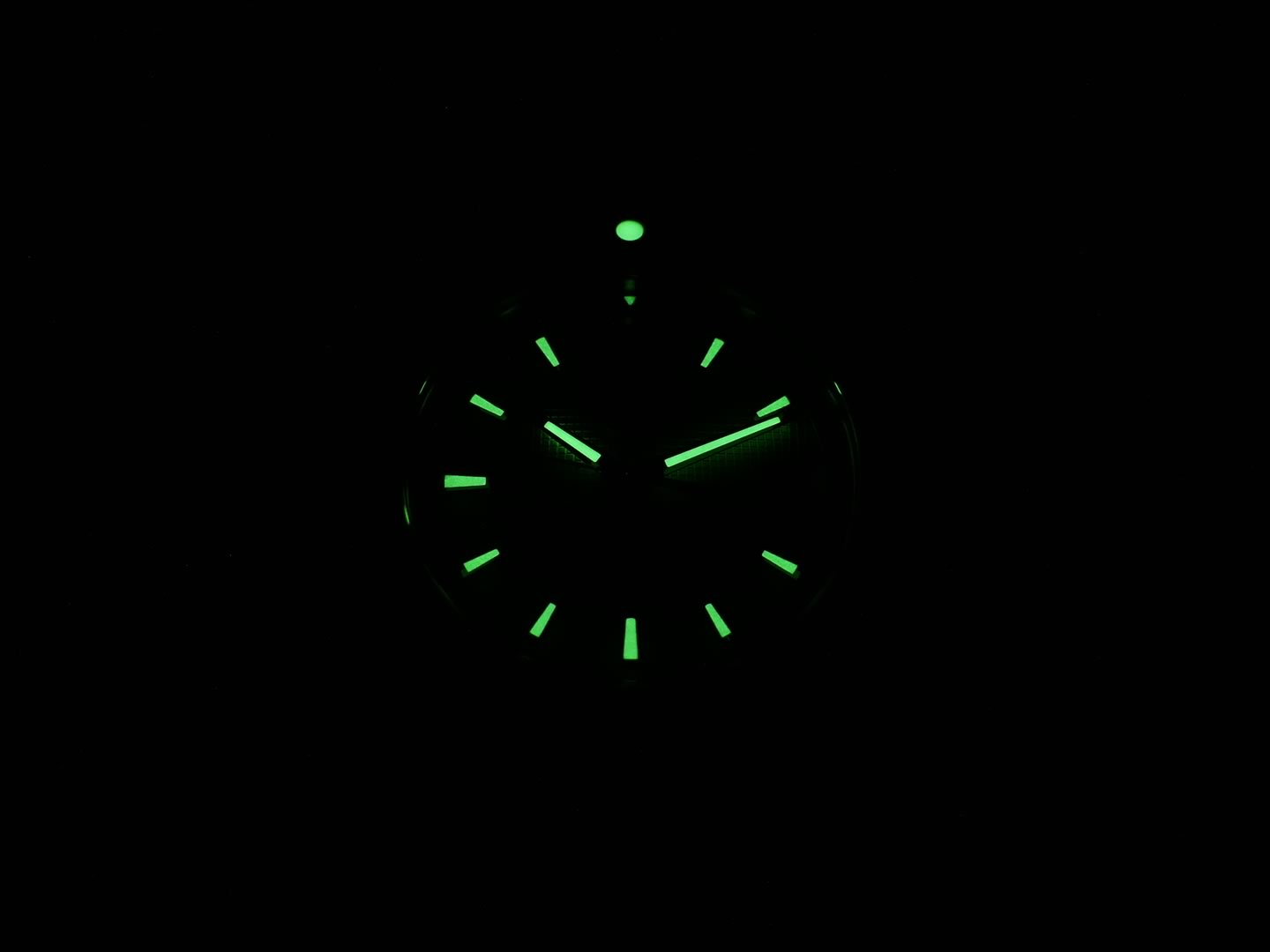 TAG Heuer Aquaracer WAF2111.BA0806 night time luminosity