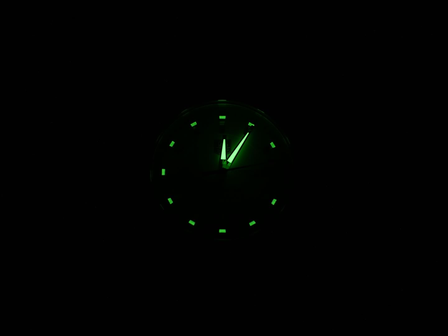 TAG Heuer Formula 1 White Dial WAH1111.BA0850 night time luminosity