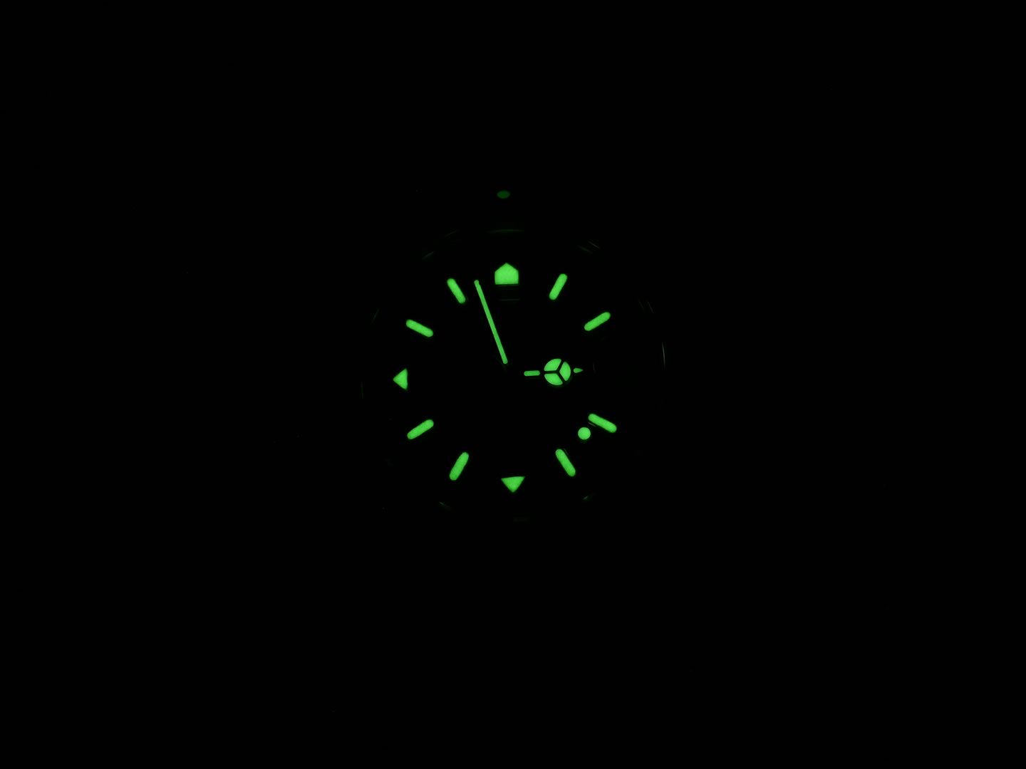 TAG Heuer 6000 Blue WH5151-K1 night time luminosity
