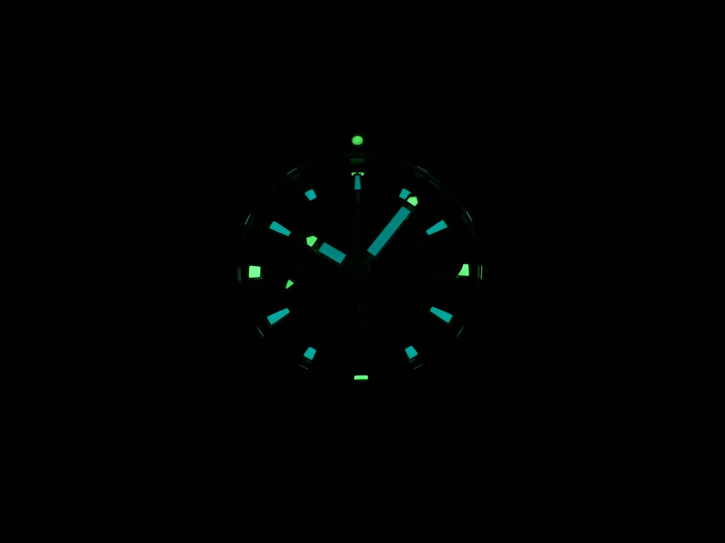 TAG Heuer Aquaracer CAY211A.BA0927 night time luminosity