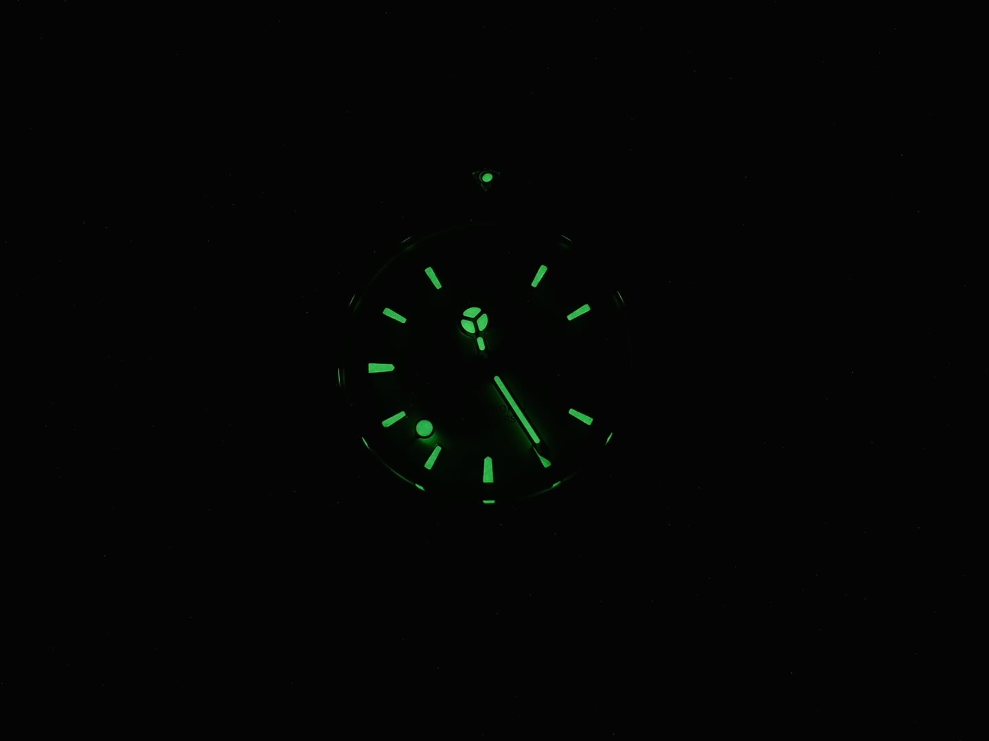 TAG Heuer 2000 WK1312.BA0313 night time luminosity