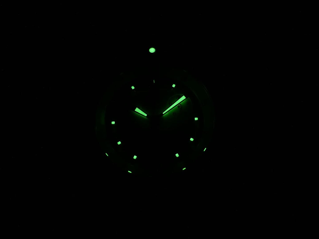 TAG Heuer Link Chronograph Oracle Racing CT1118 night time luminosity