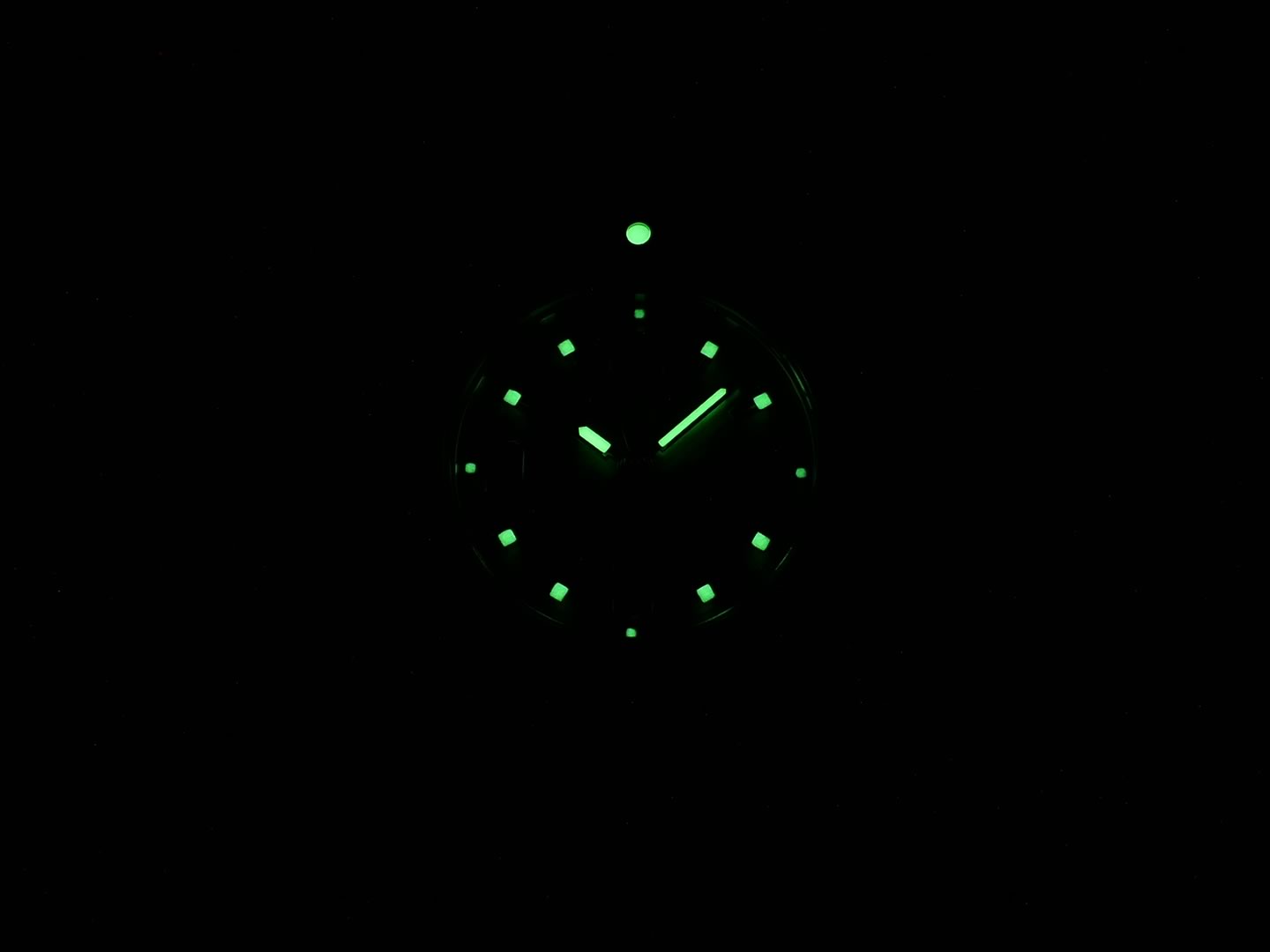 TAG Heuer 2000 Exclusive night time luminosity