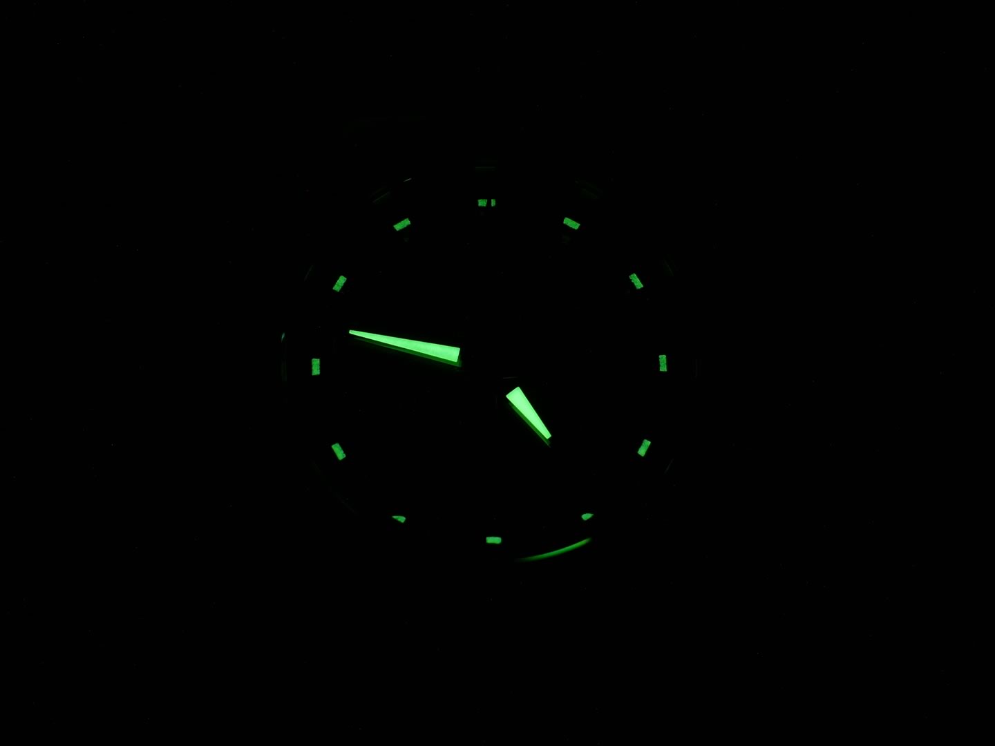 TAG Heuer Formula 1 Chronograph CAH1015.BA0855 night time luminosity