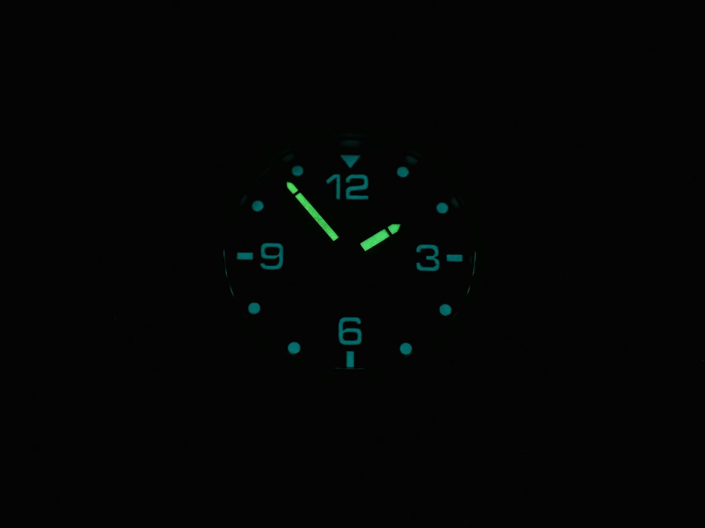 TAG Heuer Formula 1 WAH1115.BA0858 night time luminosity