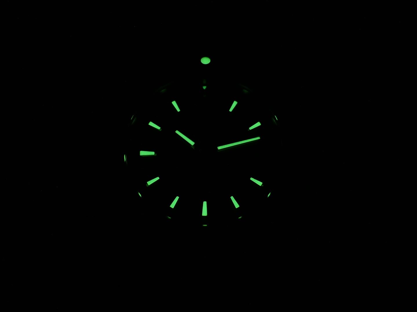 TAG Heuer Aquaracer WAF1113.BA0801 night time luminosity