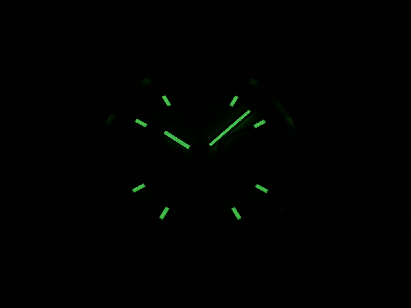Tudor Heritage 70330B night time luminosity