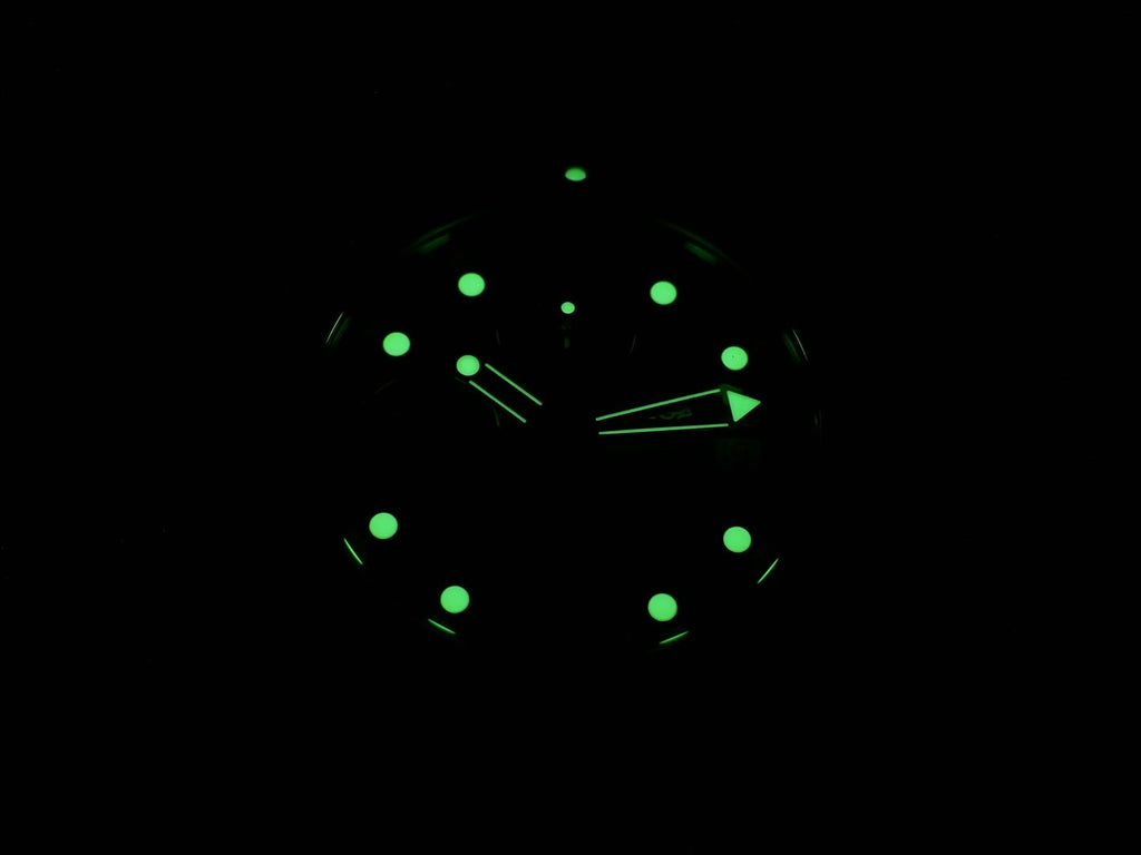 Omega Seamaster Chrono 2225.80.00 night time luminosity