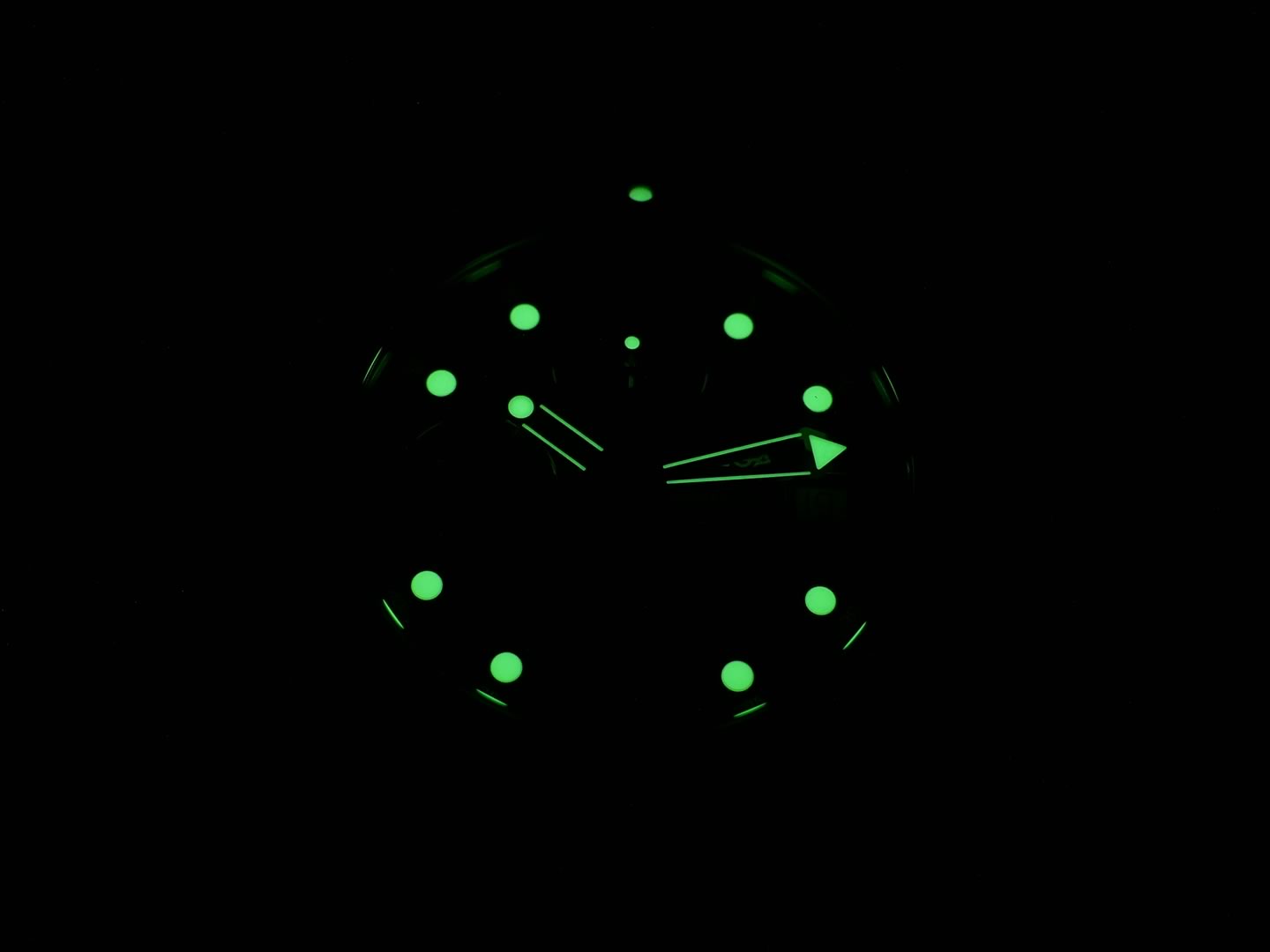 Omega Seamaster Chrono 2225.80.00 night time luminosity