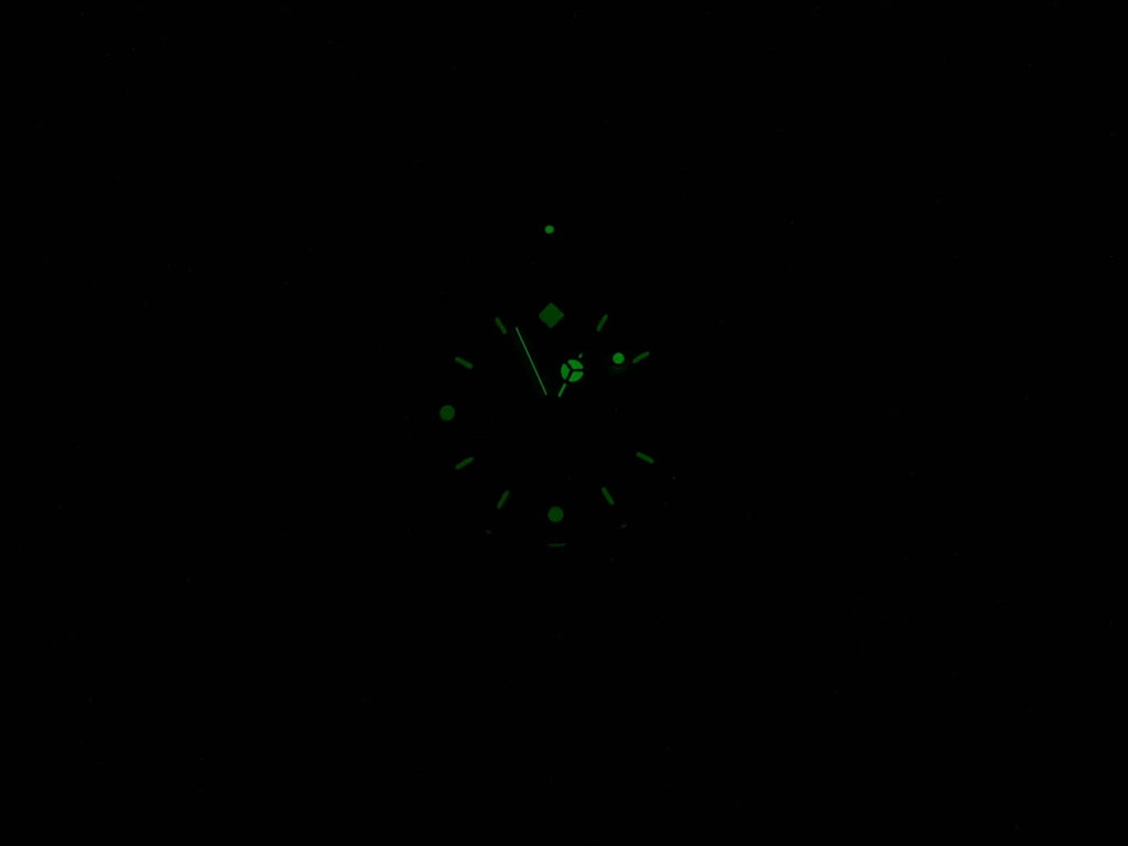 TAG Heuer 2000 962.213R night time luminosity