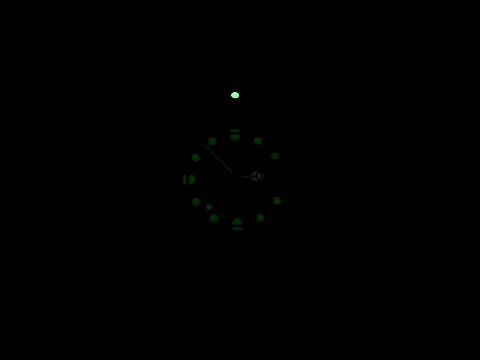 TAG Heuer Formula 1 night time luminosity WA1210