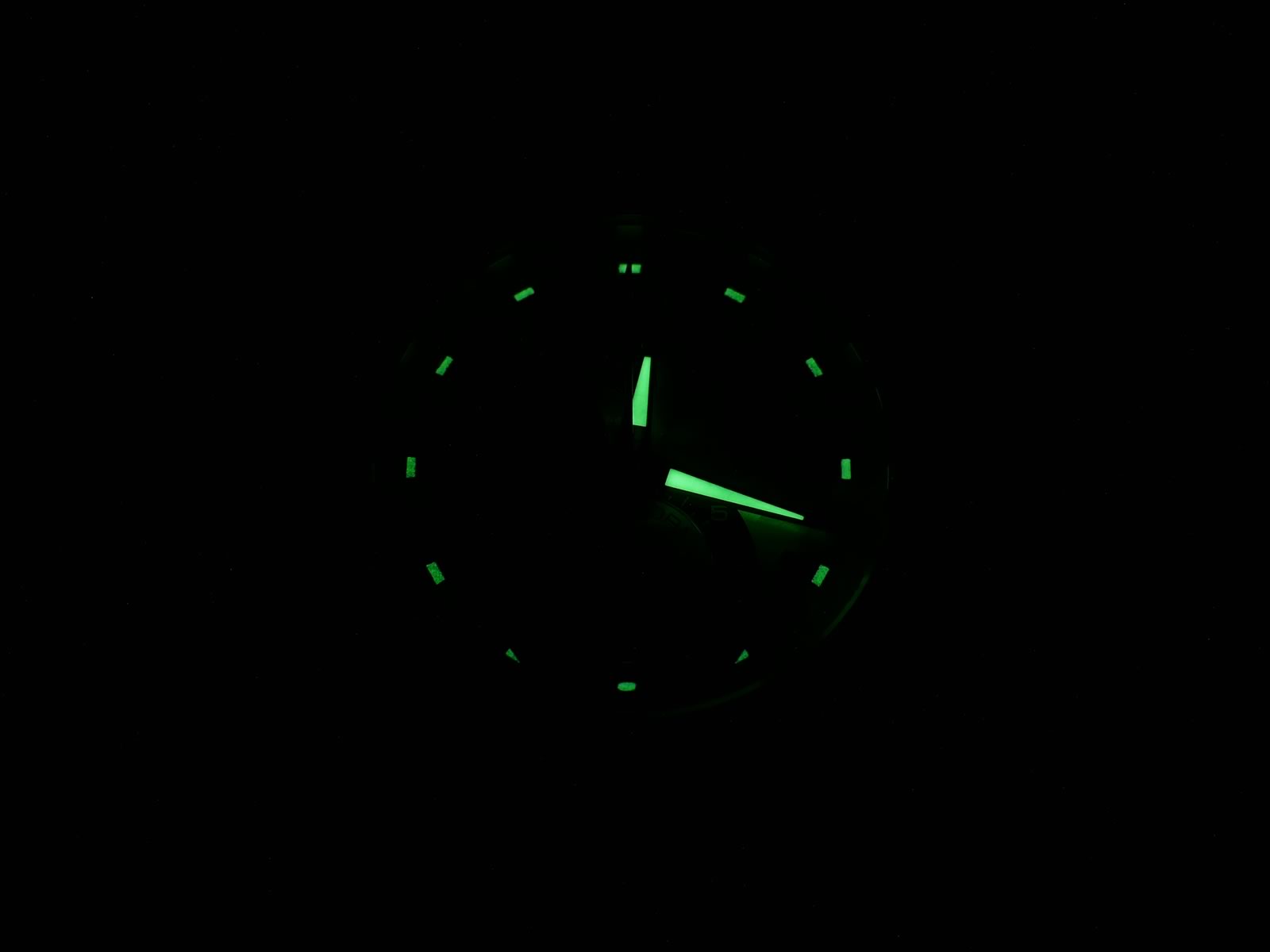 TAG Heuer Formula 1 Indy 500 Chronograph CAH101B.BA0854 night time luminosity