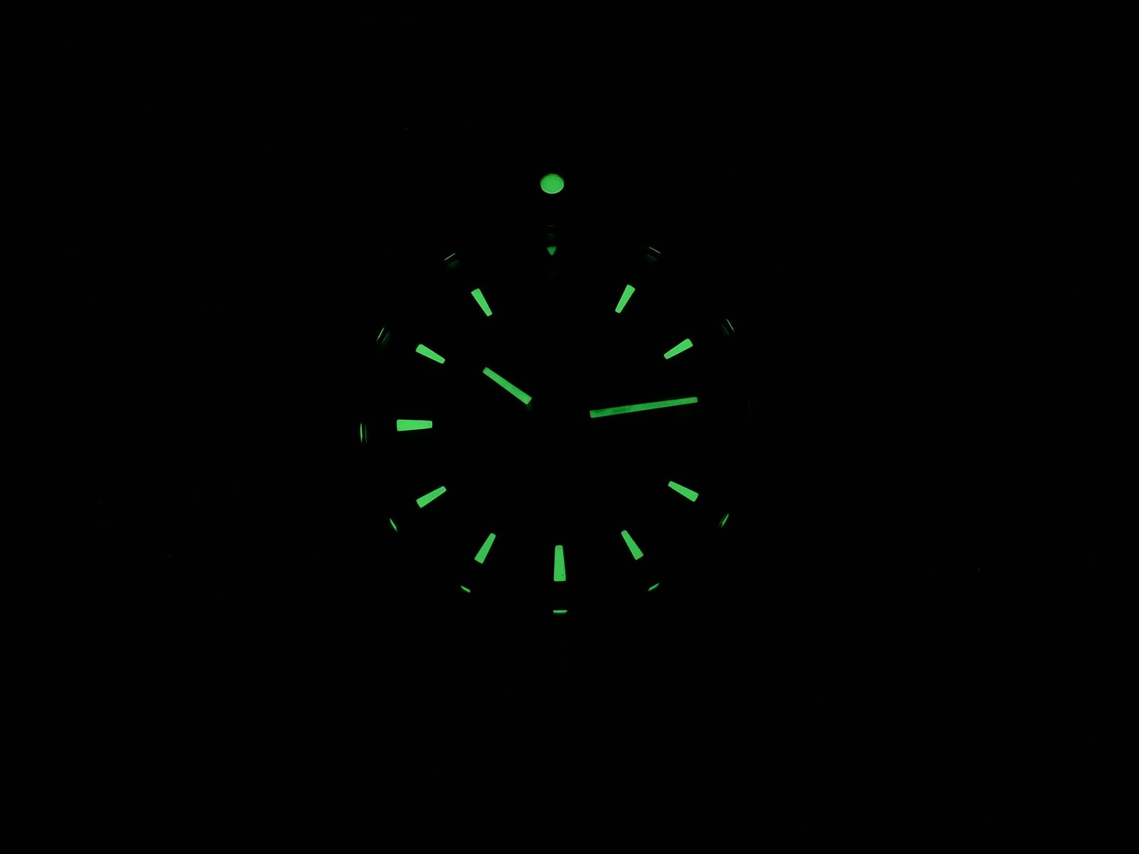 TAG Heuer Aquaracer WAF1113.BA0801 night time luminosity