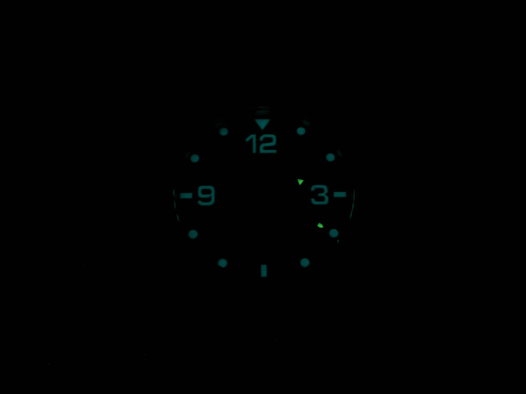 TAG Heuer Formula 1 Grande Date WAH1010 night time luminosity
