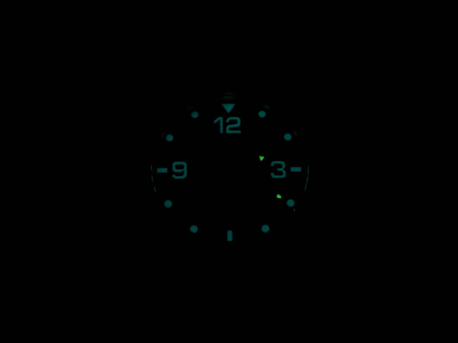 TAG Heuer Formula 1 Grande Date WAH1010 night time luminosity