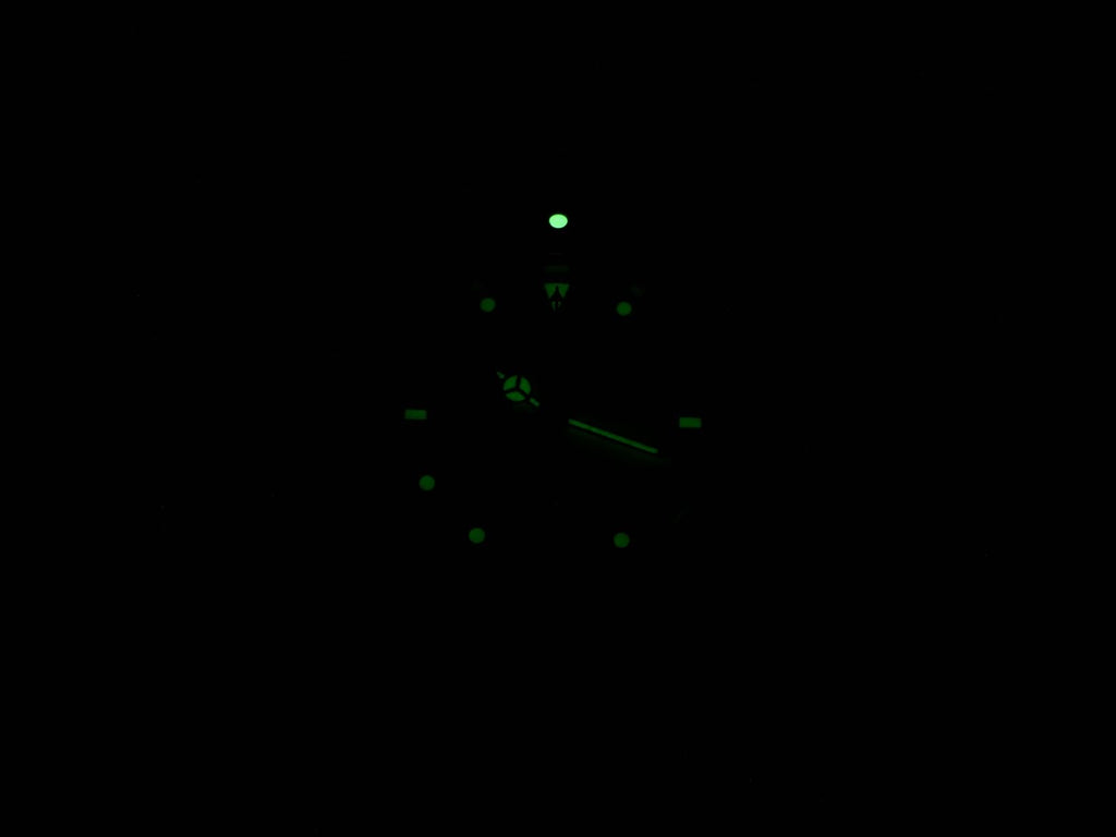 TAG Heuer Formula 1 Chronograph CA1212-R0 night time luminosity