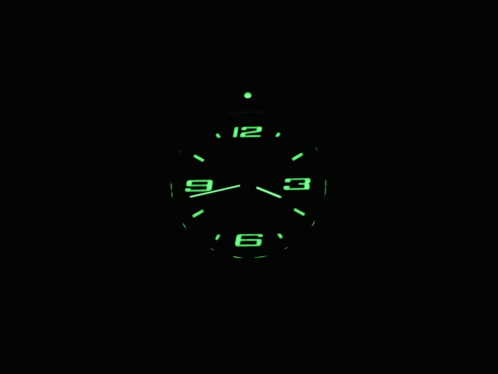 Breitling Aerospace E75362 night time luminosity