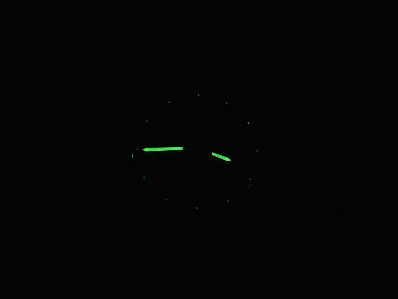 TAG Heuer Formula 1 CAH1210.BA0862 night time luminosity