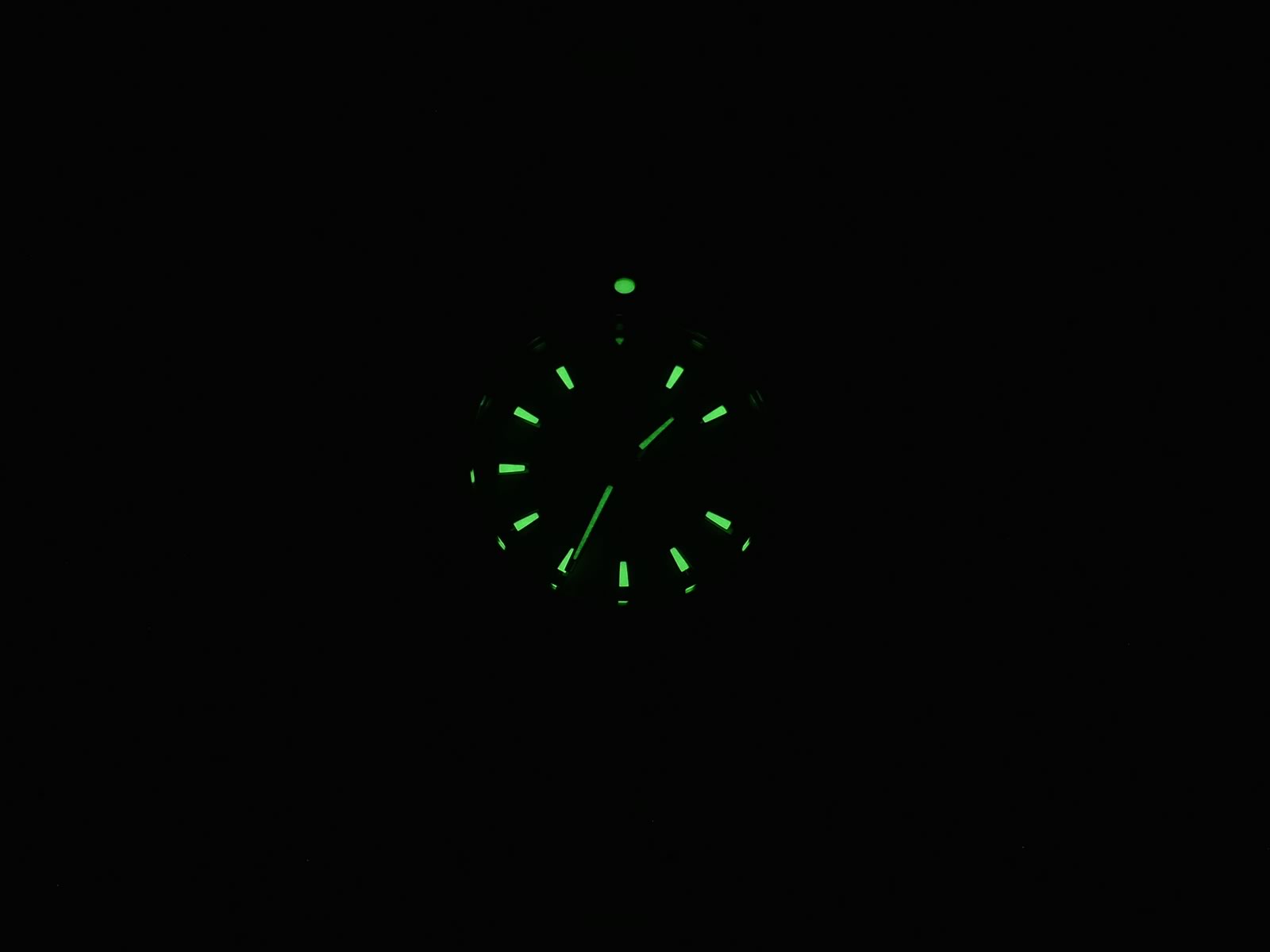 TAG Heuer Aquaracer WAF1414 night time luminosity