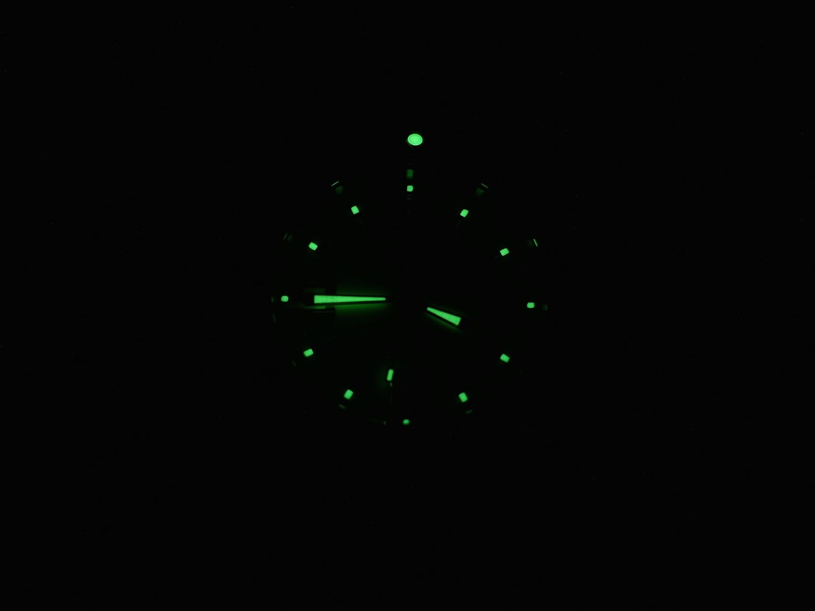 TAG Heuer Link WT1250 night time luminosity