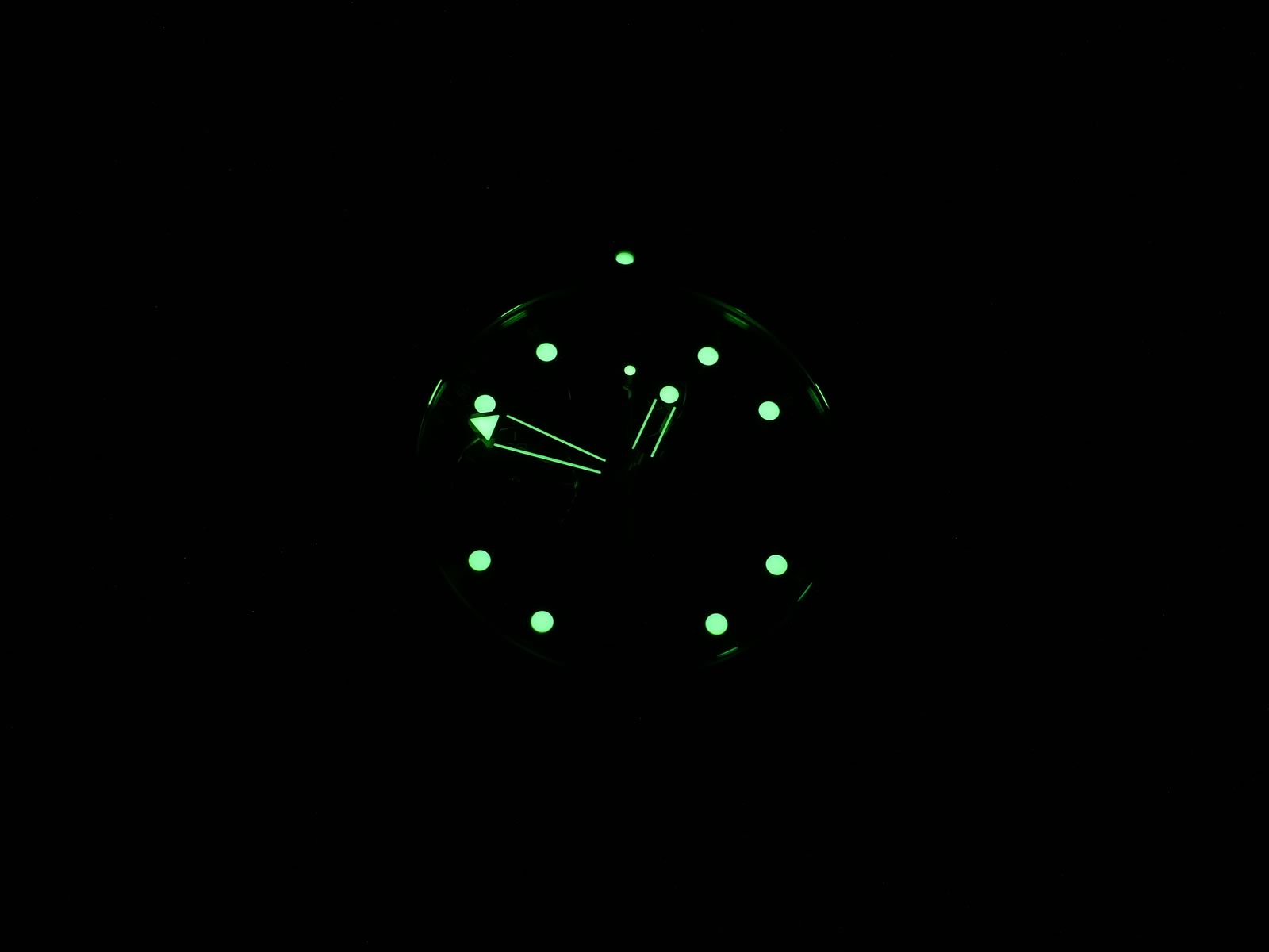 Omega Seamaster 2225.80.00 night time luminosity