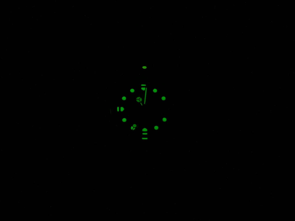 TAG Heuer Formula 1 374.508 night time luminosity