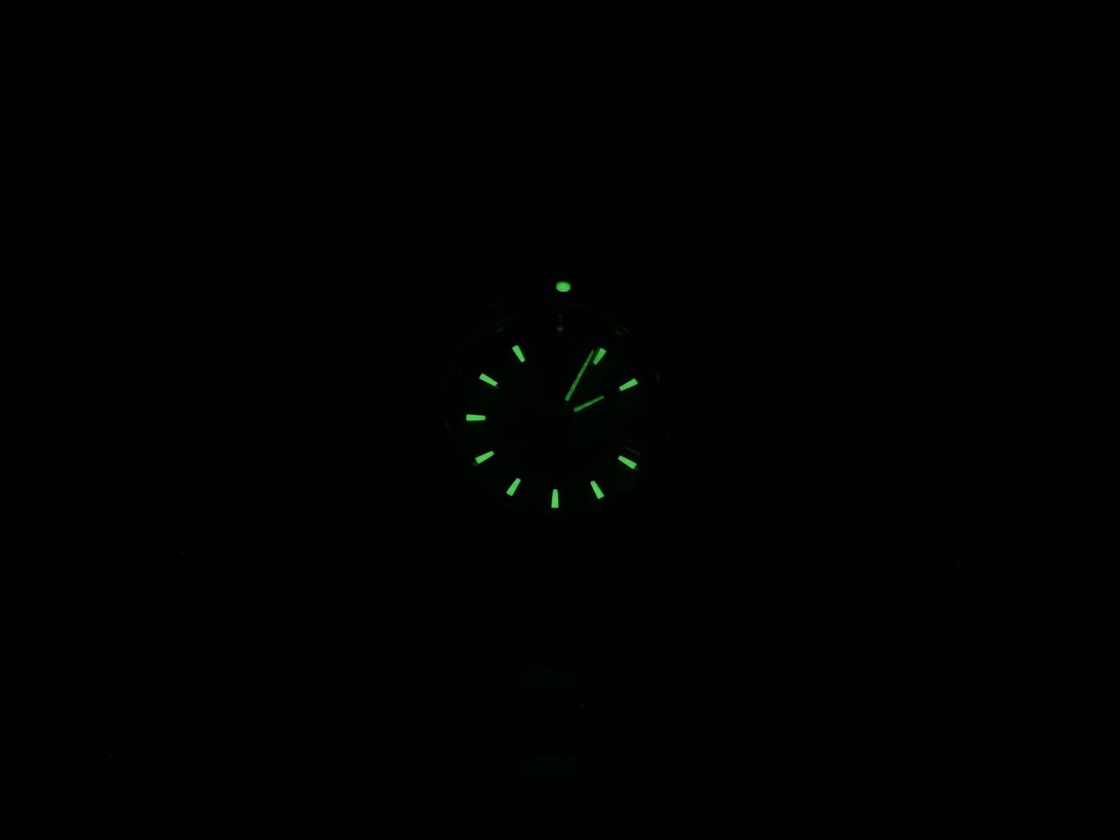 TAG Heuer Aquaracer WAF1414.BA0812 night time luminosity