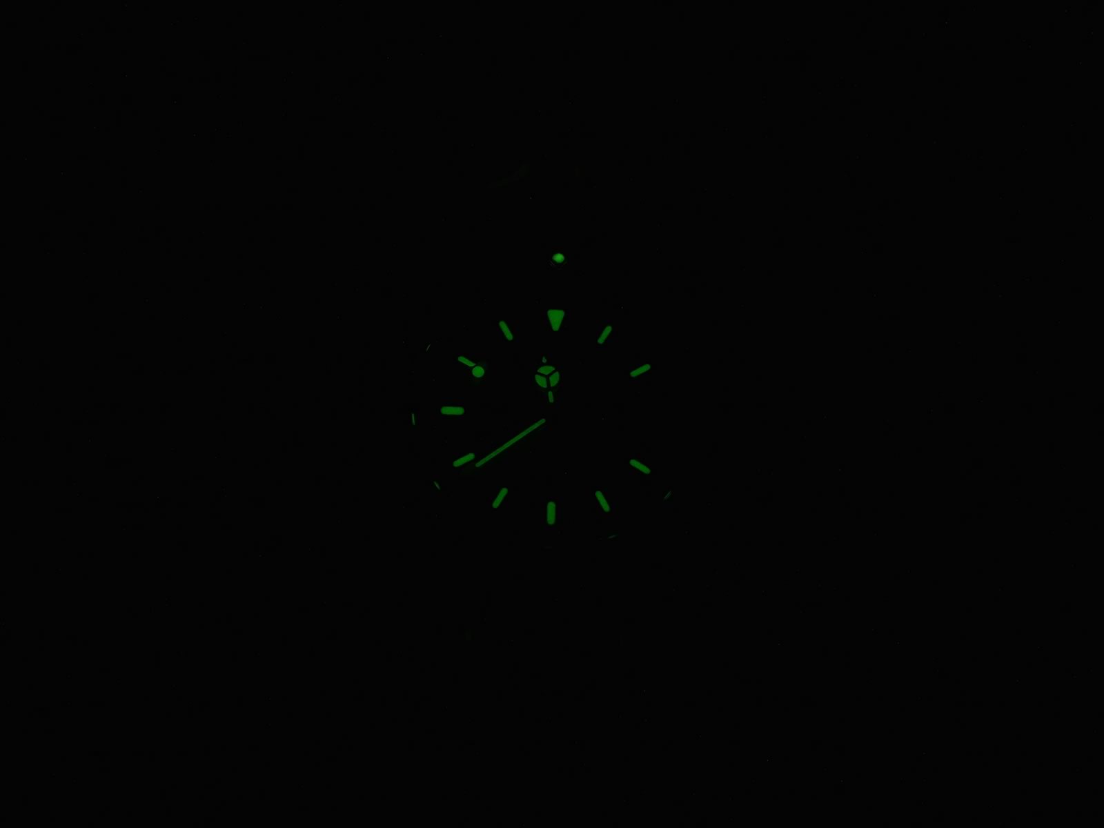TAG Heuer SEL WG1220-K0 night time luminosity