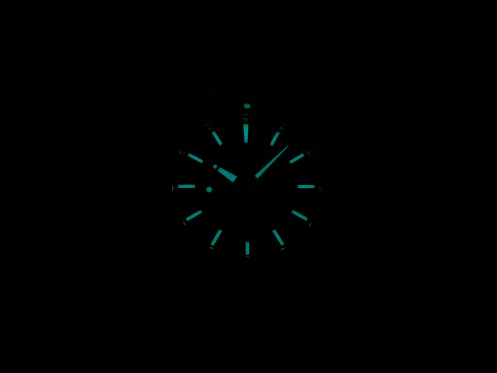Oris Aquis 01 733 7730 4157 night time luminosity