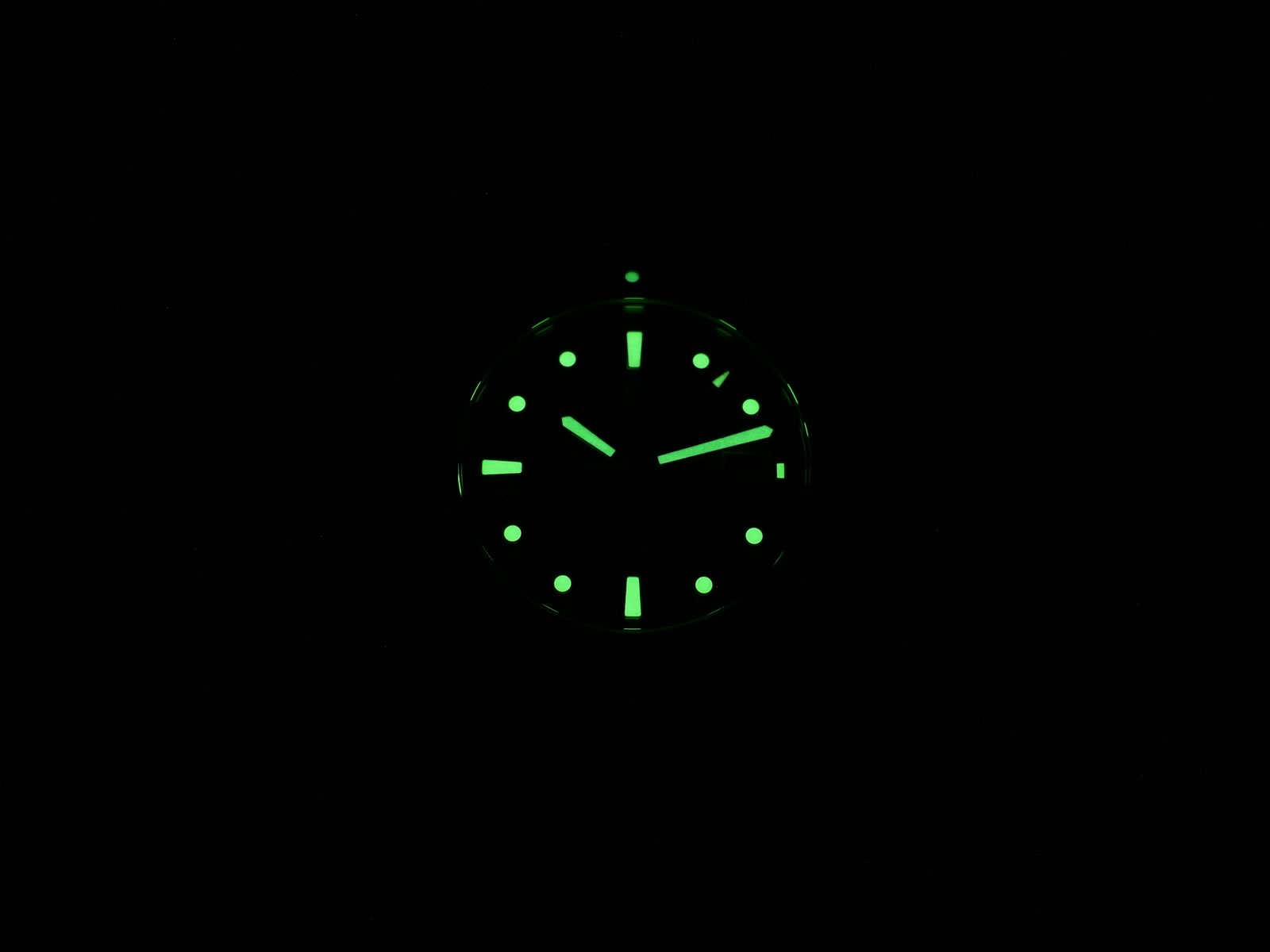 TAG Heuer Aquaracer WAN2110.BA0822 night time luminosity