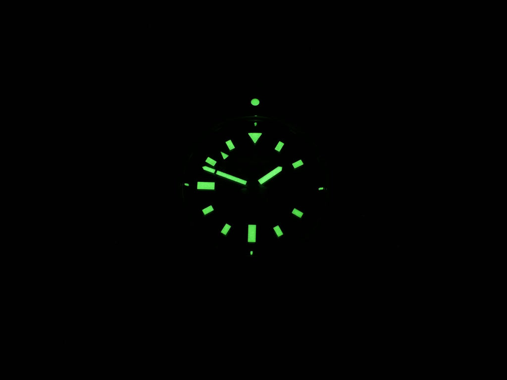 Breitling Superocean 44 Special Y17393 night time luminosity