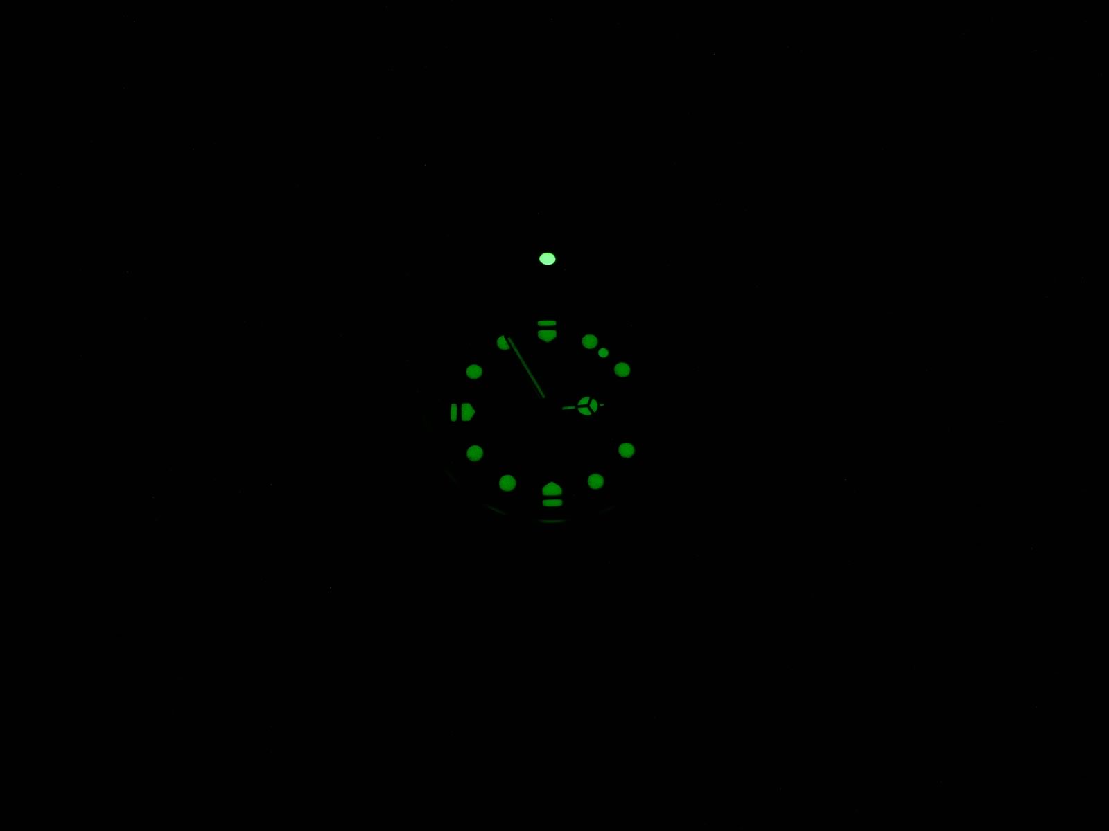 TAG Heuer Formula 1 375.513 night time luminosity