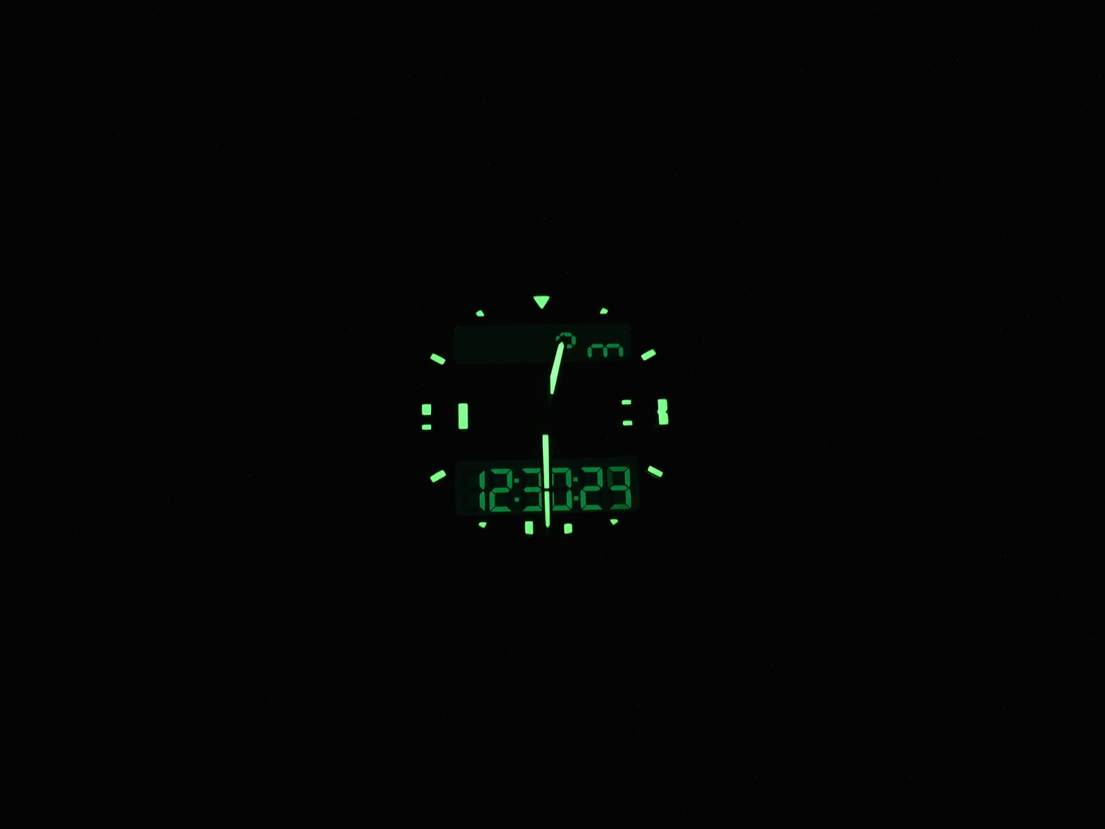 Breitling Airwolf 44 A78363 night time luminosity and backlight