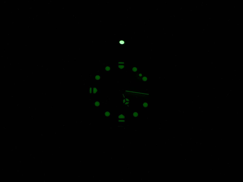 TAG Heuer Formula 1 WA1218 night time luminosity