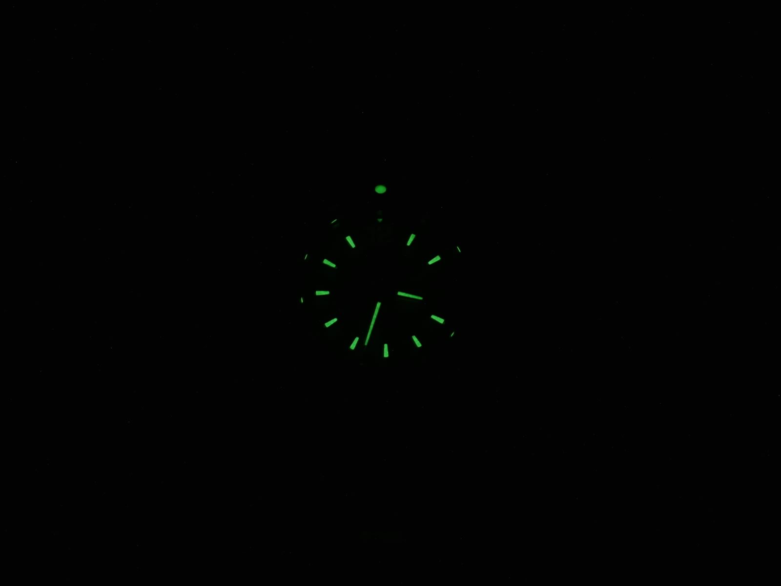 TAG Heuer Aquaracer WAF1418.BA0812 night time luminosity