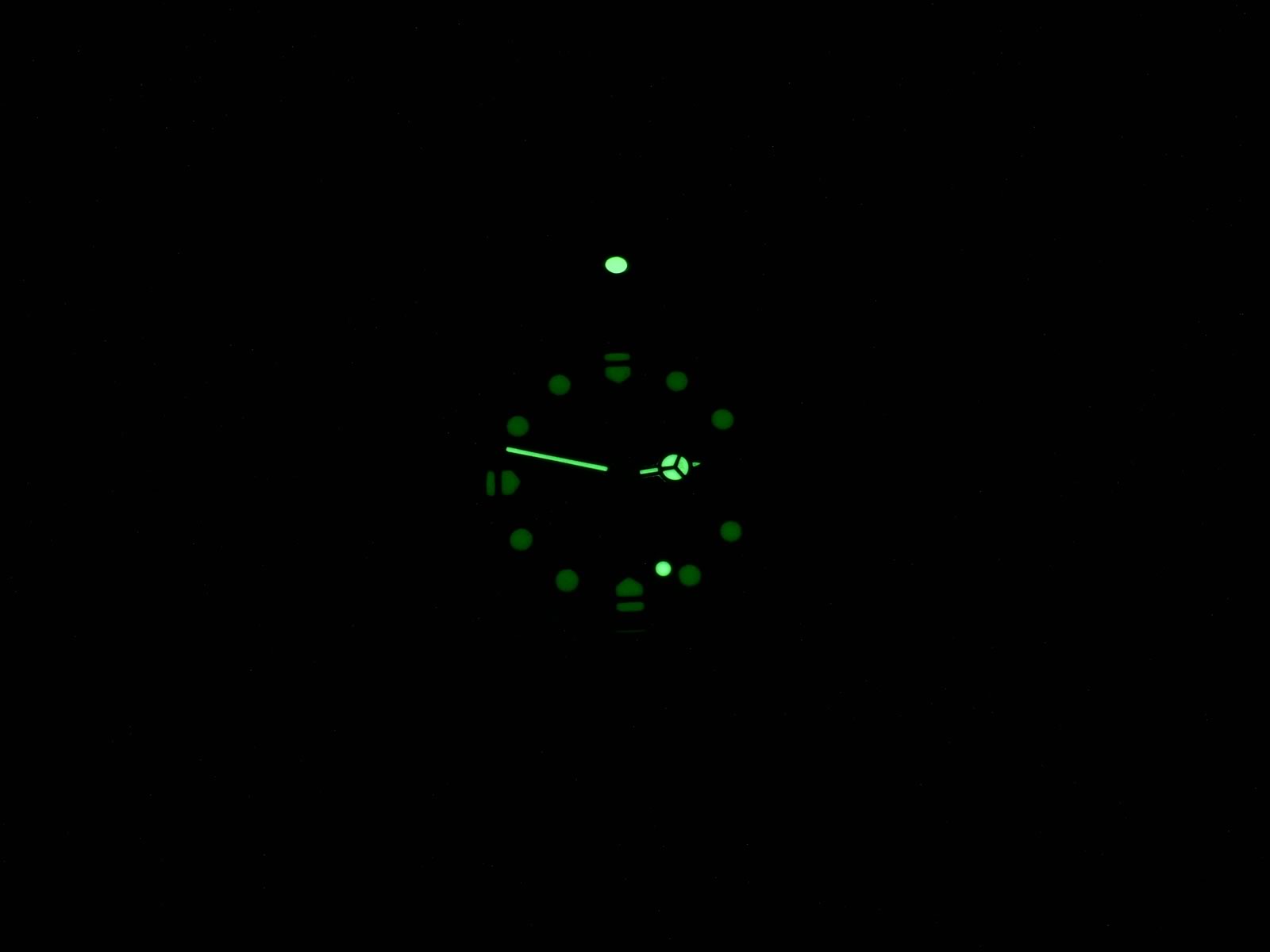 TAG Heuer Formula 1 375.513 night time luminosity