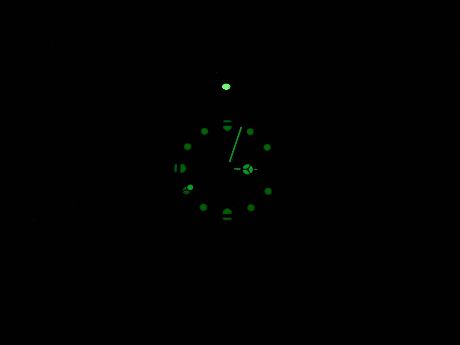 TAG Heuer Formula 1 WA1214 night time luminosity