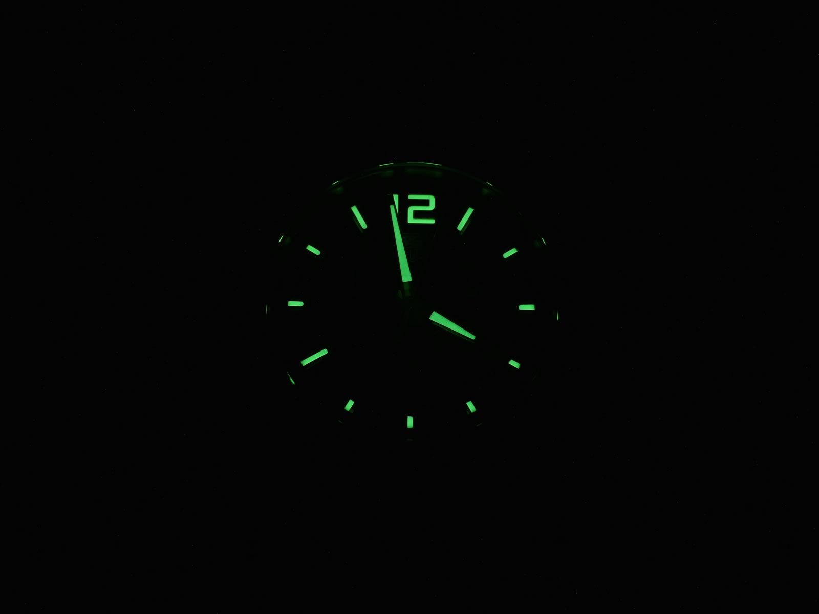 TAG Heuer Formula 1 CAZ1110.BA0877 night time luminosity